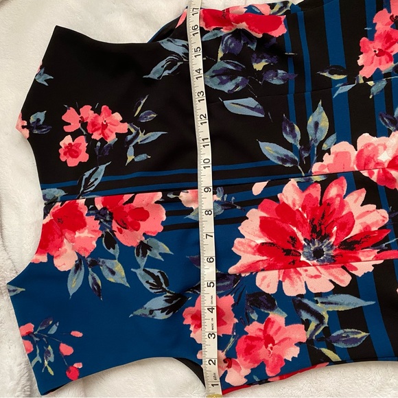 Vince Camuto dress - Picture 4 of 11